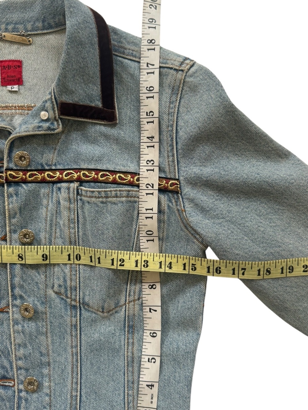 This vintage women’s denim jacket is an ABS by Allen Schwartz Size Small - Picture 6 of 8